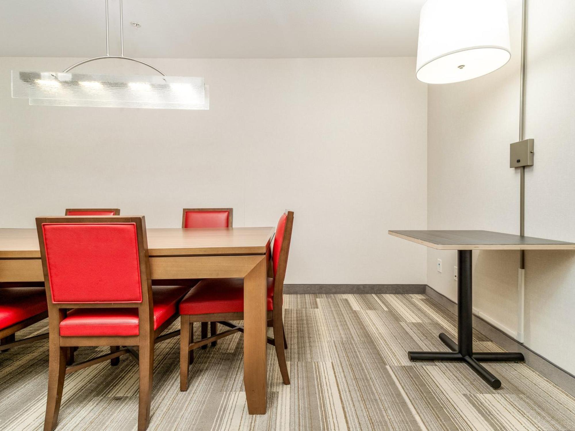 Holiday Inn Express & Suites Medicine Hat By Ihg Eksteriør billede