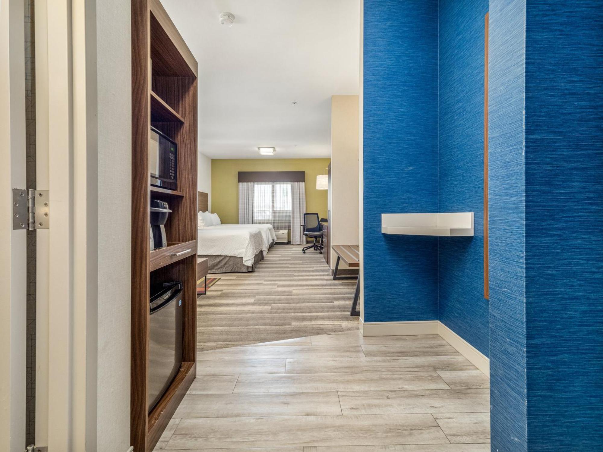 Holiday Inn Express & Suites Medicine Hat By Ihg Eksteriør billede