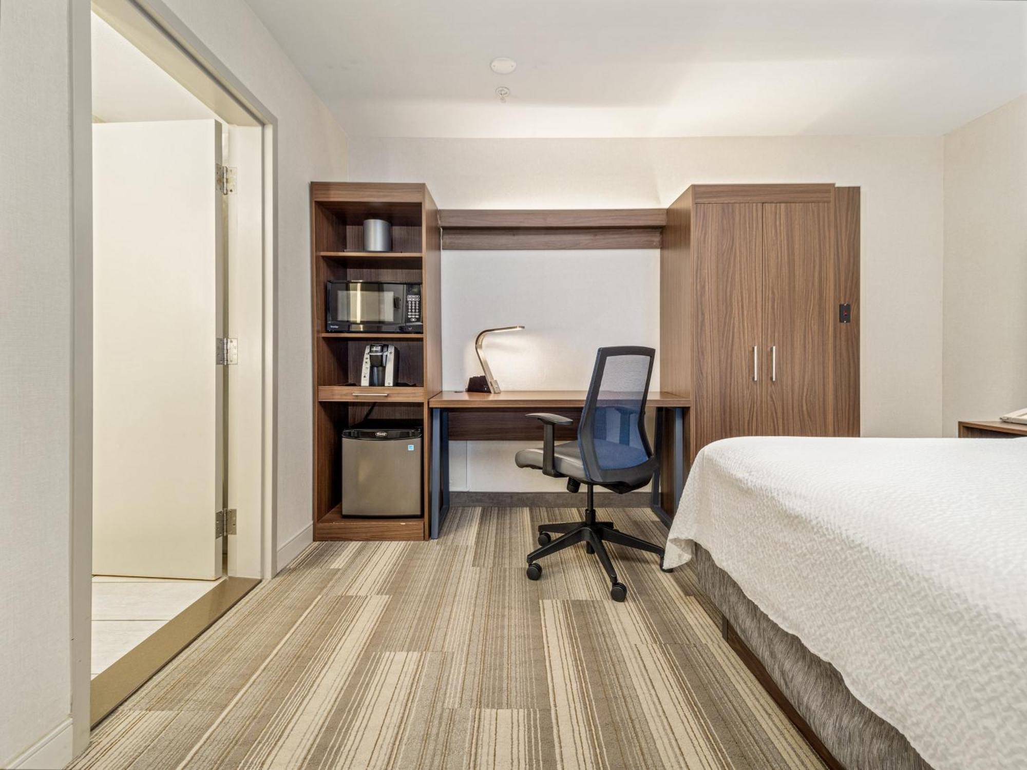 Holiday Inn Express & Suites Medicine Hat By Ihg Eksteriør billede