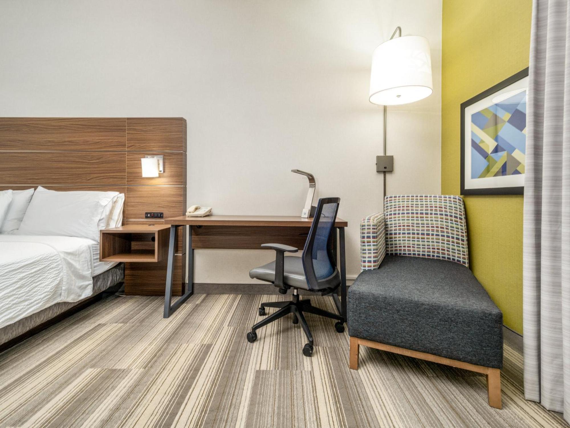 Holiday Inn Express & Suites Medicine Hat By Ihg Eksteriør billede
